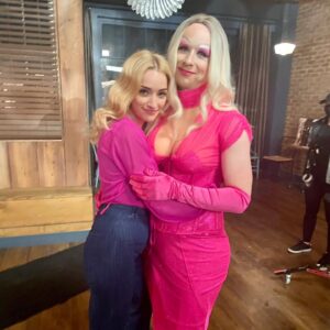Brianne Howey Instagram - season 2 summed up juuuust right 🧡 #bts #ginnyandgeorgia