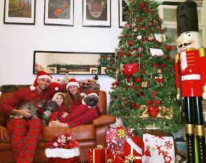 Brice Martinet Instagram - Happy Holidays to all of you from the six of us.💕🌲🌟
#christmas #holiday #love #family