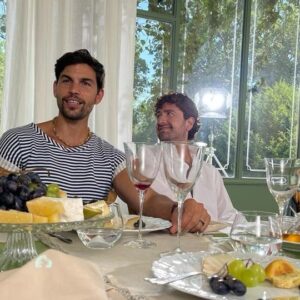 Brice Martinet Instagram - "Tramite amicizia" è stata una settimana di girato divertentissima.😂
È stato un piacere ma soprattutto un onore girare insieme a @alessandrosianiofficial 😊