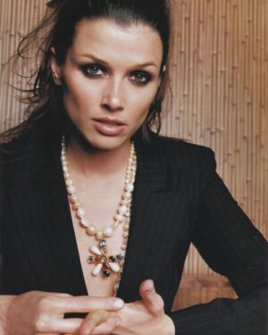 Bridget Moynahan Instagram - Shot by the great @walterechin #tbt #throwbackthursday #throwback #tb #walterchin