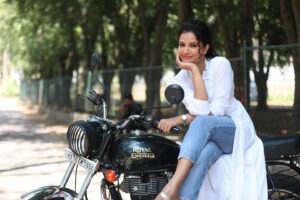 Brinda Acharya Instagram - 1 year to this and what a beautiful journey it’s been since then❤️ The abundant love has truly been special and will be in my heart forever. 

Thank you @shashank_dir sir for Shivani. @darling_krishnaa sir @milananagaraj @dr.bhushana this would not have been this special without you in it✨