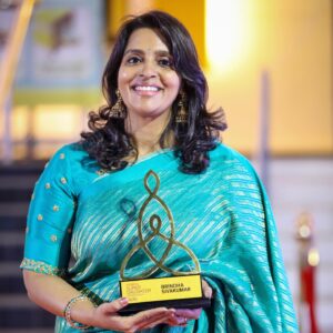 Brindha Sivakumar Instagram - Very Happy to Recieve Super Daughter Award from my Mom in law Banumathy athai ,who is my greatest Strength and Support in all that I do !!😊💝!Thank you @feminatamil ,thank you @feminaindia , thank you @kayalarivalan for Everything n Thank you  @arunprasath_photography for the pictures!  Thank you @merasalofficial