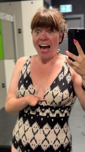 Briony May Williams Instagram - Happy dance 🪩 Went for a swim for the first time in weeks today and it felt SO GOOD!!!! 😊 It’s hard when life gets busy to take the time to look after yourself but it’s so very important ❤️ Can’t wait for the @superhero_series Tri in a few weeks, I can put my months of swimming training and lessons to the test!!!

(Costume is from @nextofficial ❤️ not gifted) @nextofficialpr