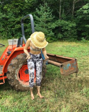 Britne Oldford Instagram - Country life is the tits. Also yes, that is my tractor. I own a tractor. It’s an older Kubota. The spiders and field mice really seem to have taken a liking to it. 3 year old me is thriving.