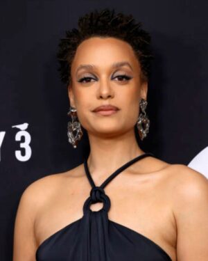 Britne Oldford Instagram - Who dis pretty ladyyyyyy 🥰
#tbt
#umbrellaacademy