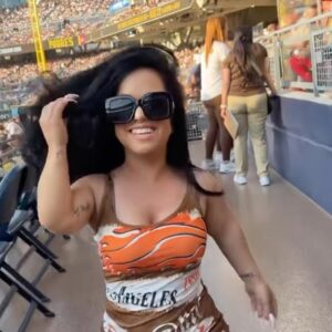 Brittney Guzman Instagram - Padres Game Wit It 🤎

#padres#petcopark#reels #challenge