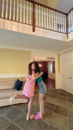 Brooke Alexx Instagram - Gotta make time to see my bestie 🫶
.
#allmyexesmoms #exsmom #breakup #exboyfriend #singersongwriter #songwritersofinstagram