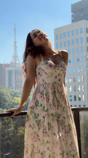 Bruna Vieira Instagram - Um estúdio com vista pra torre… 🌇🌳🪟☀️

De repente 30 e com novo endereço pra gente sonhar. O espaço que eu passei anos idealizando agora tem localização e uma transformação linda pela frente. Diz aí, cê também tava com saudade de acompanhar uma obra de verdade nesse perfil? Serão 15 episódios e mais alguns meses pra esse espaço já tão iluminado se transformar no Estúdio Bruvie.

Quer acompanhar? O primeiro vídeo já tá disponível lá no YT 🎥
