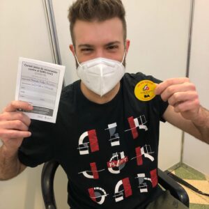 Bruno Heder Instagram - Chegou o dia tão esperado💉🦠💪🏻Foi realmente emocionante e tive que registrar esse momento.
De qq forma a pandemia ainda não terminou, então vamos continuar nos cuidando né galera!? 

Llegó el día tan esperado💉🦠💪🏻
Fue realmente muy emocionante y lo tuve que registrar.
De cualquier forma la pandemia todavia no terminó, entonces sigamos cuidandonos.

Ya te vacunaste ? Cual vacuna te toco y como te sentiste?