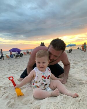 Bruno Heder Instagram - Secretos, carcajadas, fiesta, playa, familia y mucho amor ❤️
Asi terminamos 2021 y arrancamos 2022.
Segredos, gargalhadas, festa, praia, familia e muito amor ❤️.
Assim terminamos 2021 e começamos 2022.