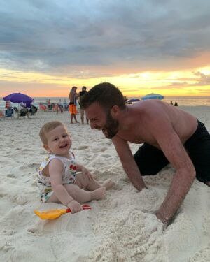 Bruno Heder Instagram - Secretos, carcajadas, fiesta, playa, familia y mucho amor ❤️
Asi terminamos 2021 y arrancamos 2022.
Segredos, gargalhadas, festa, praia, familia e muito amor ❤️.
Assim terminamos 2021 e começamos 2022.