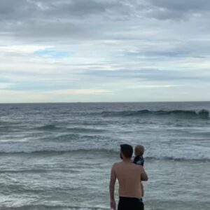 Bruno Heder Instagram - Secretos, carcajadas, fiesta, playa, familia y mucho amor ❤️
Asi terminamos 2021 y arrancamos 2022.
Segredos, gargalhadas, festa, praia, familia e muito amor ❤️.
Assim terminamos 2021 e começamos 2022.