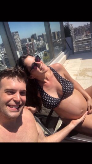 Bruno Heder Instagram - Eu só vim pra dizer que a vida é boa com você @flordoynel FELIZ DIA DE LA MADRE, a mamãe que eu tanto desejei pro meu filho. Obrigado pela familia que vc me deu, TE AMO minha gatinha ❤️