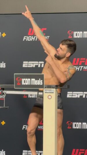 Bruno Silva Instagram - NO PESO! Com 57.1 kg Bruno Bulldog confirmou seu retorno ao octógono no #ufcvegas94

🎥 @odiegoribas