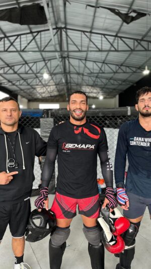 Bruno Silva Instagram - O trabalho feito, amanhã embarcando para Abu Dhabi.
 .
.
Video feito @uniquefilmsof