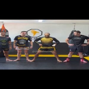 Bruno Silva Instagram - Confira como foi a preparação do @brunoblindado pra sua última luta 🙈

Vídeo completo no canal (sim, vídeo no canal)

Apoio: @murata_profight 

#UFCBR #UhhVaiMorrer #MMA