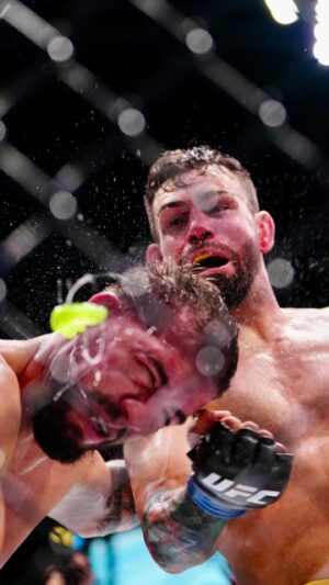 Bruno Silva Instagram - Mais um NOCAUTE impressionante para a carreira do Bruno BONUS Bulldog! 🔥🔥🔥 CHAMA

#ufcvegas94 #ufc #ufcapex