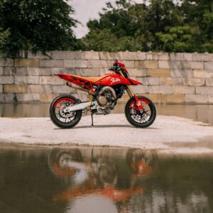 Bryan Fuller Instagram - HYPER MONO 659: World’s First (We Think) Ducati Hypermotard 698 Mono custom — by @fullermoto / @fullermotoshop! 

The first Hypermotard Mono to arrive in Georgia landed in the hands of none other than @fullermoto, who wasted no time in customizing it. 

“I just love taking what I feel the engineers and designers would have wanted the finished product to be and following through. It really is a beautiful meeting of modern running, electronics, and some old world custom to make it nasty!”

With builder thanks to @mountainmotorsports_ (dealer), @jmacsshack (upholsterer), in-house fabricators @delorean_kid and @thatalfaguy, and our friend @chastinbrand for the pinstriping and hand-lettering. 

Photos: @drewperlmutter. Full build story and gallery today on BikeBound.com! ⚡️Link in Bio⚡️