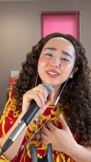 Bubbly Tamami Instagram - 【デトックス記念ライブコンサート】※7月7日まで視聴できます！

LOVE自分子育て📕出版1周年
CDデビュー5周年を記念して
インスタライブコンサート🎵しました！

🎤ママの笑顔がいちばん
🎤今日も笑顔で抱きしめて
🎤ママ、いっしょに幸せになろうね

を歌わせていただきました！✨
バブリーたまみをはじめたキッカケ
デビューをしたキッカケ
歌の作成秘話も話してます✨

この活動が続けることができているのは、本当に戦友たちのおかげです！
本当にこれまで少しでも私の活動を応援してくれた全ての戦友たちに感謝‼️

これからも私らしく
「ママの笑顔がいちばん」を伝えていきます✨🤍
感謝！！

#バブリーたまみ 
#ママの笑顔がいちばん
#今日も笑顔で抱きしめて
#ママはぴ
#ママエガ