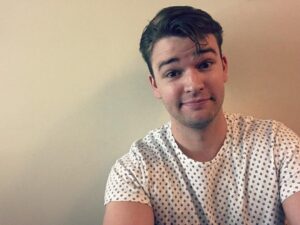 Burkely Duffield Instagram - Been away, but now I’m back 🙌
#didsomethingssawsomestuff #summervaca #backtobusiness #💁‍♂️
