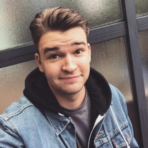 Burkely Duffield Instagram - Fresh cut on a Friday ✂️
#newhaircutwhothis #✌️ #backfromsocialmediavacation