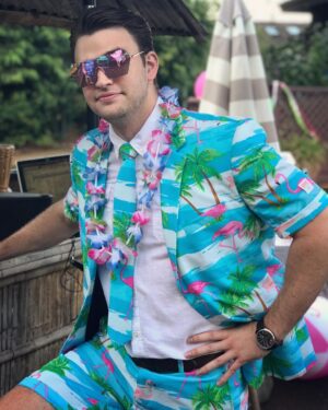 Burkely Duffield Instagram - Summer Flamingo Parties are a must 🎉 #🕺 #flamingoemoji #strikethatpose #😎