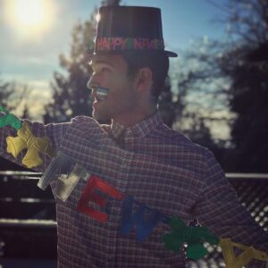 Burkely Duffield Instagram - “Sooooooo where do I hang this?”
#newyearseveprepbegins #newyearseveoutfit✔️ #newyearsevedecorations✔ #HAPPYNEWYEARSEVEtoall #🎊