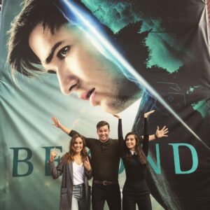 Burkely Duffield Instagram - Been having the BEST TIME at #newyorkcomiccon with @dilangwyn and @edenbrolin 👐 
#beyond #beyondseason2 #todayinNYC #nycc