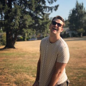 Burkely Duffield Instagram - Silly smiles in the summer sun 😄☀️ #🙋‍♂️ #✌️