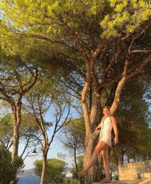 Buse Sinem İren Instagram - Yanar yanmaz çekerim beyazları ☺️