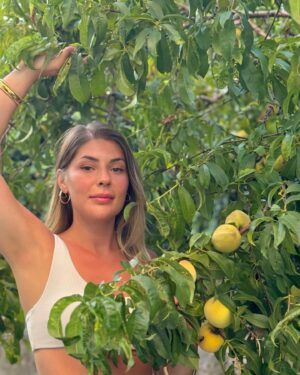Buse Sinem İren Instagram - Bu şeftaliler geç olandanmış, tamaaaam oluuuuur, respect 👏🏻