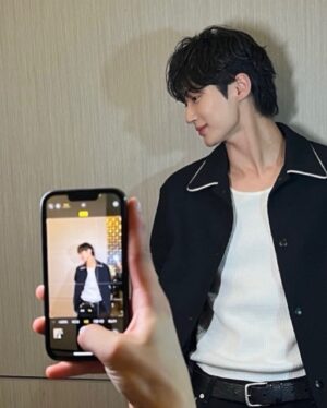 Byeon Woo-seok Instagram - 🙂