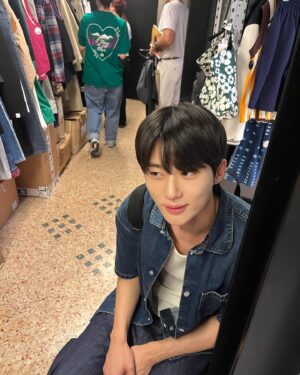 Byeon Woo-seok Instagram - 😳