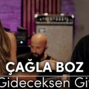 Çağla Boz Instagram - Gideceksen Git, favori şarkılarımdan biridir. Bugün genç, pırıl pırıl, son derece sempatik bir oyuncu Çağla Boz konuğum. Hep söylediğim gibi genç oyuncuların disiplini bambaşka. Şarkıya müzikal olarak çalışmış olmanın yanında, duygusuna, ruhuna öyle şık, öyle güzel fikirler kattı ki. Çok teşekkür, bin teşekkür Çağla 🩵 Videonun tamamı Bora Öztoprak Youtube kanalında yayında.