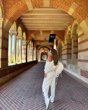 Caitlin Carmichael Instagram - Starting grad school in style with @vspink! 📖🤍 #PINKpartner