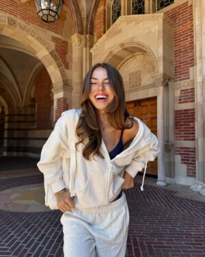 Caitlin Carmichael Instagram - Starting grad school in style with @vspink! 📖🤍 #PINKpartner
