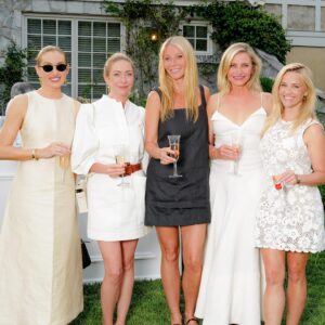 Cameron Diaz Instagram - We celebrated four years of Avaline in the Hamptons with a few of our close friends, and what a wonderful evening it was.✨ We sipped on wine, and enjoyed a candlelit dinner together– all while the sun went down.

Thank you to everyone who came to celebrate with us. It’s been a magical 4 years, cheers to many more! 🥂