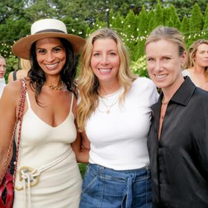 Cameron Diaz Instagram - We celebrated four years of Avaline in the Hamptons with a few of our close friends, and what a wonderful evening it was.✨ We sipped on wine, and enjoyed a candlelit dinner together– all while the sun went down.

Thank you to everyone who came to celebrate with us. It’s been a magical 4 years, cheers to many more! 🥂