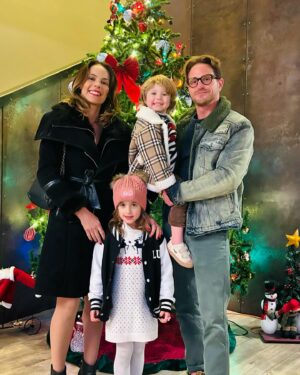 Cameron Douglas Instagram - Wishing everyone a happy and healthy #NewYear filled with #PeaceandLove 💛