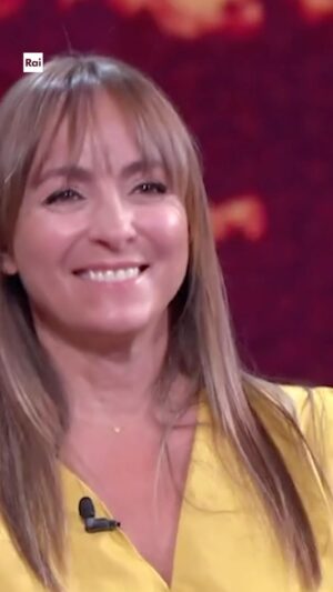 Camila Raznovich Instagram - La Direttrice del @parcoarcheologicopaestum @tizianad_angelo ci parla di un suo posto del cuore, tutto da scoprire! 

📌Il #Kilimangiaro torna lunedì alle 21.20 in prima serata con @camilaraznovich su @instarai3 

📲Rivedi tutte le puntate su @raiplay_official