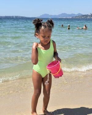 Camille Froment Instagram - 💚🏖️☀️ w/ my bestie 🩷