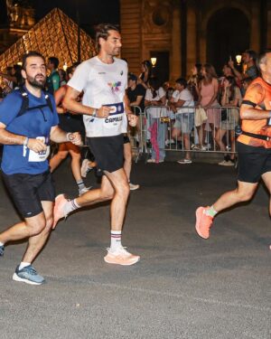 Camille Lacourt Instagram - Magnifique marathon olympique ❤️
Il fut aussi beau que dur,
Une ambiance à couper le souffle, 
Des supporters présents jusqu’au bout de la nuit !
Des bénévoles qui nous poussaient, nous respectaient et qui étaient juste exceptionnels !
Je n’oublierai jamais cette ferveur.

Mais ce fut dur…
Physiquement d’abord, mais je m’y attendais avec une préparation en dents de scie.
Et psychologiquement surtout, beaucoup de sollicitations pendant la course de la part des athlètes.
Je vous présente mes excuses si je n’ai pas joué le jeu des selfies mais au bout de 5 min de course j’en étais déjà à plus de 200!
Ajouté à ça, la fatigue, c’était compliqué.
Je comprends les demandes et je sais que vous n’imaginez pas être le 500ème ou le 1000ème alors que je souffre…
Quel périple mon @maximehaulbert 😂

Je garderai de ces 2 semaines un souvenir inoubliable.
Bravo à tous pour votre énergie et gardons cet optimisme qui nous a unis pendant cette quinzaine olympique 🙏