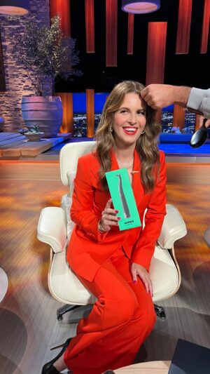 Candace Nelson Instagram - Flossy, Flaus-y 💅🏻🪥✨

@goflaus is making flossing easy and GLAMOROUS. Catch the Season 15 Finale of @sharktank - re-airing TONIGHT at 10 pm ET/PT on ABC!
 
 
 
#sharktank #sharktankabc #abcsharktank #candacenelson #flaus #sharktankproducts #sharktankproduct #sharktankusa