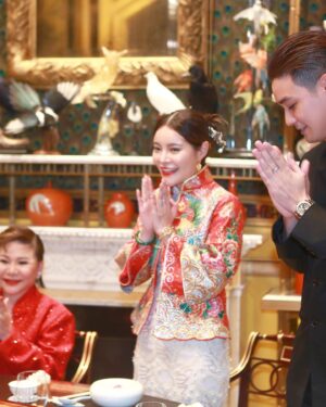 Candy Ice Instagram - 終站：澳門婚禮
沒錯這是我們第三場婚禮
我們有一個非常疼愛我們的老闆/朋友/姐妹/媽媽。。。非常用心為我們準備privet小型又精緻的婚禮。 
我所有的喜褂都是她的，出嫁大車也是她的。真的非常感恩 @datosrijessylai 希望你接下來越來越順利 ❤️ 我們以後也會乖乖聽話 😜 
行大禮 ： dato sri 喝茶🍵 ！