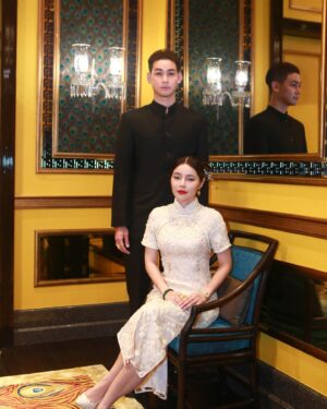 Candy Ice Instagram - 終站：澳門婚禮
沒錯這是我們第三場婚禮
我們有一個非常疼愛我們的老闆/朋友/姐妹/媽媽。。。非常用心為我們準備privet小型又精緻的婚禮。 
我所有的喜褂都是她的，出嫁大車也是她的。真的非常感恩 @datosrijessylai 希望你接下來越來越順利 ❤️ 我們以後也會乖乖聽話 😜 
行大禮 ： dato sri 喝茶🍵 ！
