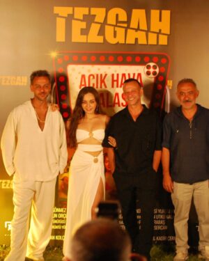 Cansu Tosun Instagram - TEZGAH

İşte büyük gün geldi TEZGAH dün seyircisi ile buluştu… 

Bu ekibe hayran olmamak gurur duymamak mümkün değil.. emeğinize sağlık 

Hayırlı uğurlu gişesi bol olsun 🧿

@erkankeka ❤️👏🏻

11.08.2024