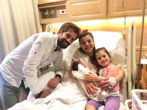 Cantuğ Turay Instagram - 09.06.2022.. Biz bugün 4 kişi olduk…Ailemize hoş geldin kızım ❤️❤️❤️