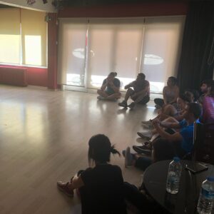 Cantuğ Turay Instagram - Güzel bir ders sonrası...🙏
#ritüelsanatmerkezi#ekip#tiyatro#oyunculuk#yazdönemi#kurs
@ritüelsanatmerkezi@tiyatrokafe@tiyatromasal