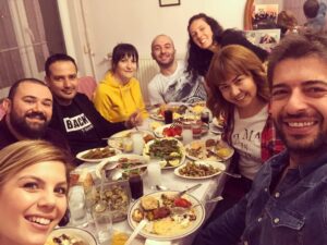 Cantuğ Turay Instagram - Özleşenler..😍
#dostlar#özleşenler#cahideningenişbalkonu