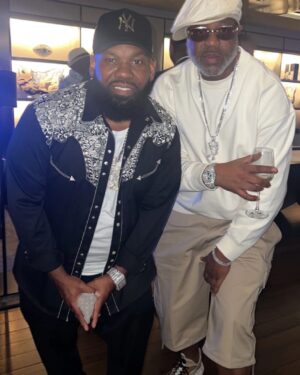 Cappadonna Instagram - SO VERY PROUD OF MY BROTHER RAEKWON ON HIS INCREDIBLE  WEDDING CELEBRATION 👑🌞🌙⭐️👑 HIM AND HIS WIFE ARE BEAUTIFUL ❤️THIS MAN HAS BEEN A BLESSING TO ALL THE PEOPLE HE TOUCH... WHEN IT COMES TO CHARACTER & CLASS RAEKWON IS ON THE TOP LINE💪💪💪CONGRATULATIONS AGAIN AND AGAIN. # THE WOODS😇